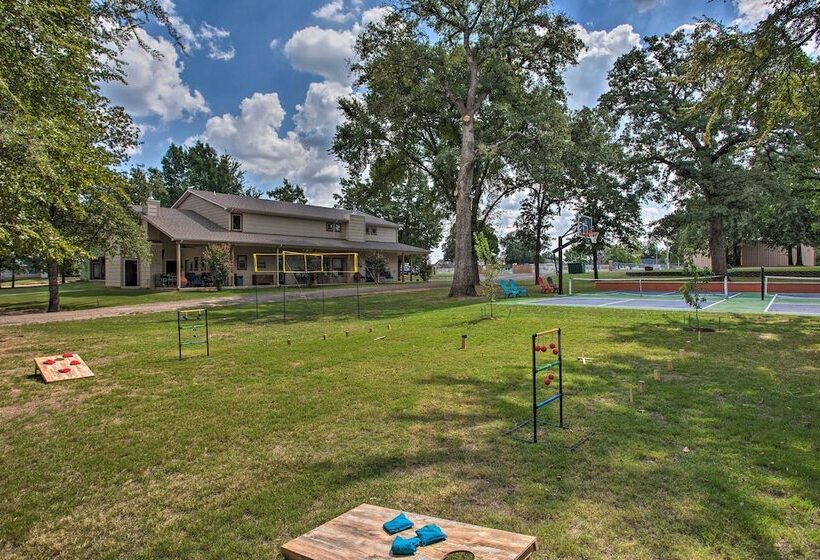 Kingston Home W/ Pickleball: Steps To Lake Texoma!