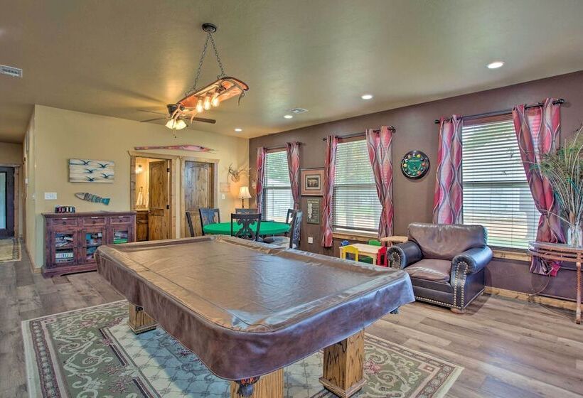 Kingston Home W/ Pickleball: Steps To Lake Texoma!