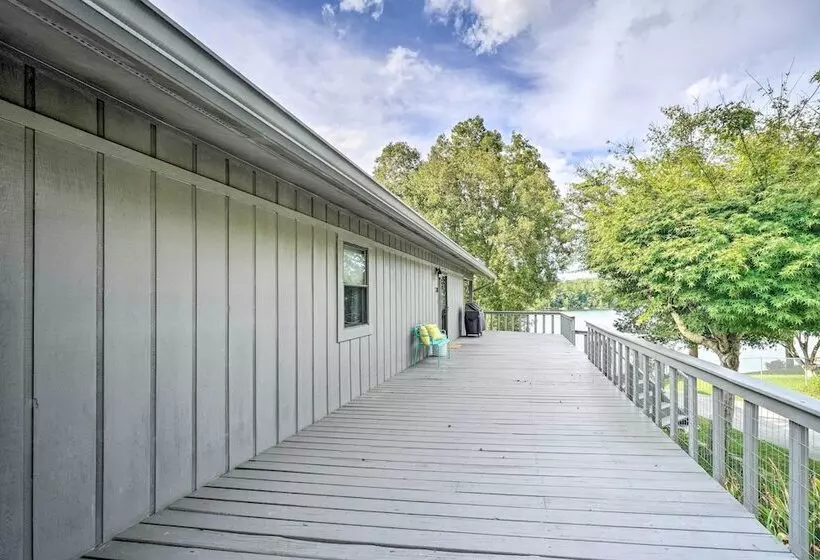 Lakeside Spring City Home: Private Boat Ramp!