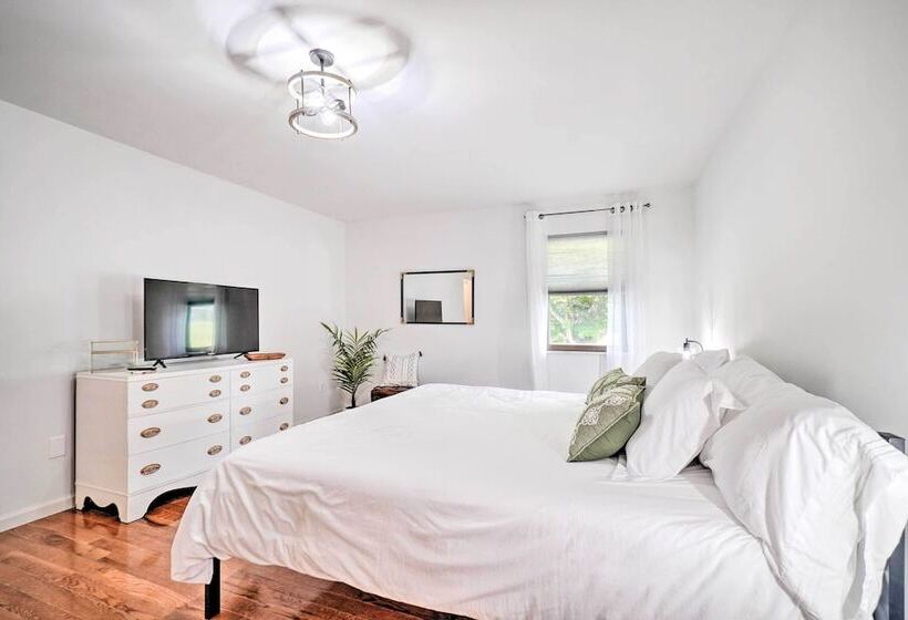 Lakeside Spring City Home: Private Boat Ramp!