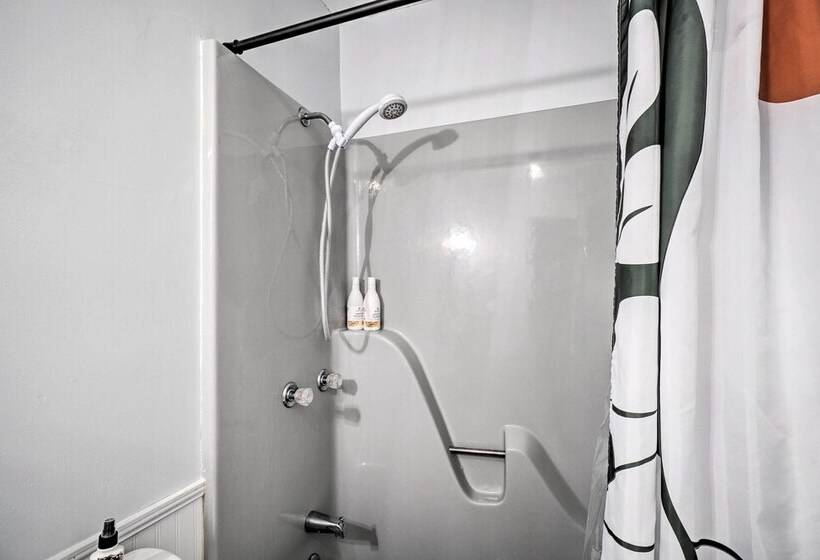 Lakeside Spring City Home: Private Boat Ramp!