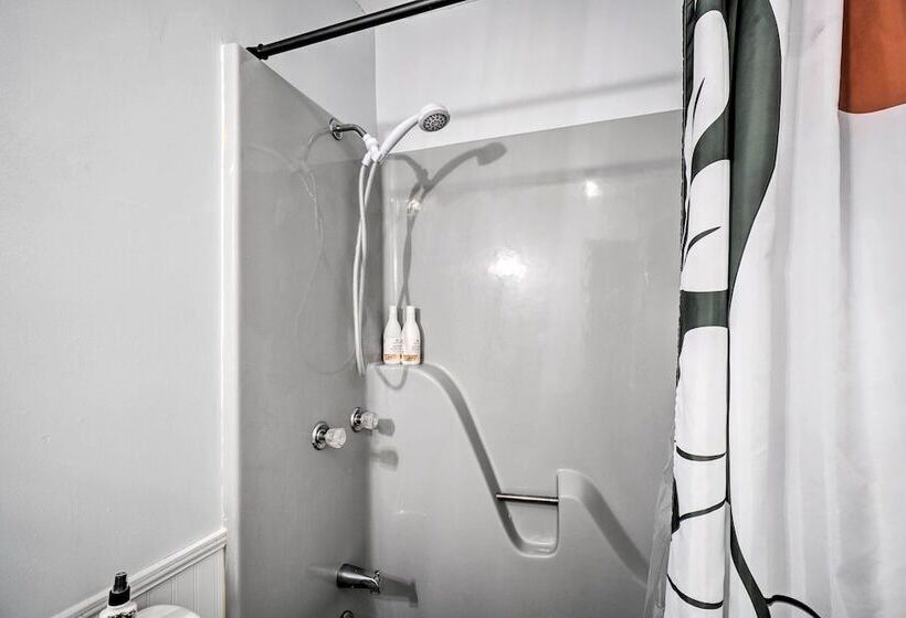 Lakeside Spring City Home: Private Boat Ramp!