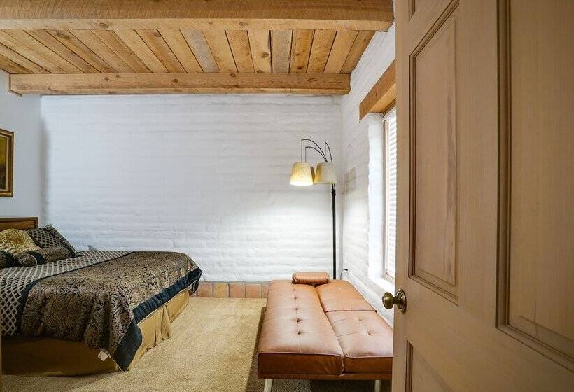 Las Cruces Home La Casa Blanca W/ Courtyard