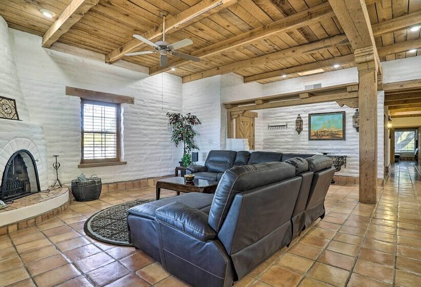 Las Cruces Home La Casa Blanca W/ Courtyard