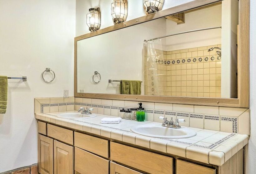 Las Cruces Home La Casa Blanca W/ Courtyard