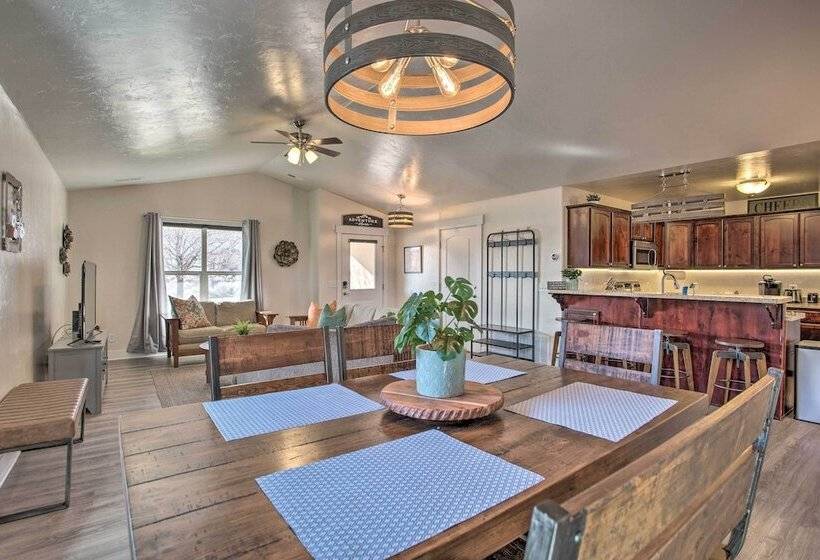 Moab Retreat: 10 Mi To Arches National Park!