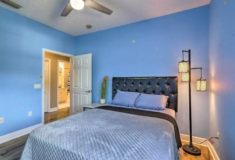 Modern Clearwater Home W/ Deck: 9 Mi To Beach