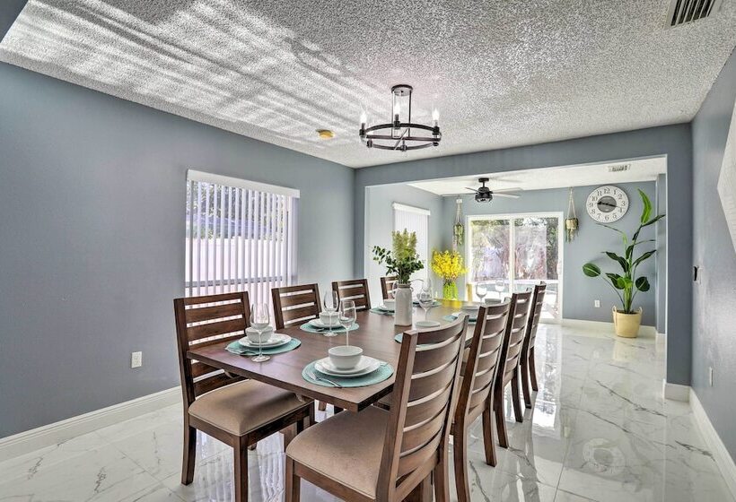 Modern Clearwater Home W/ Deck: 9 Mi To Beach