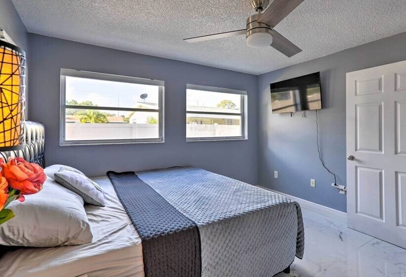 Modern Clearwater Home W/ Deck: 9 Mi To Beach