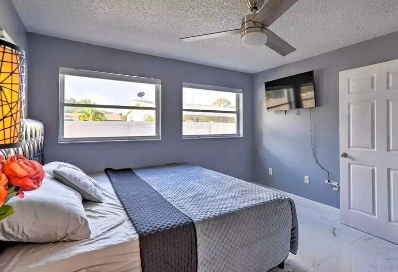 Modern Clearwater Home W/ Deck: 9 Mi To Beach