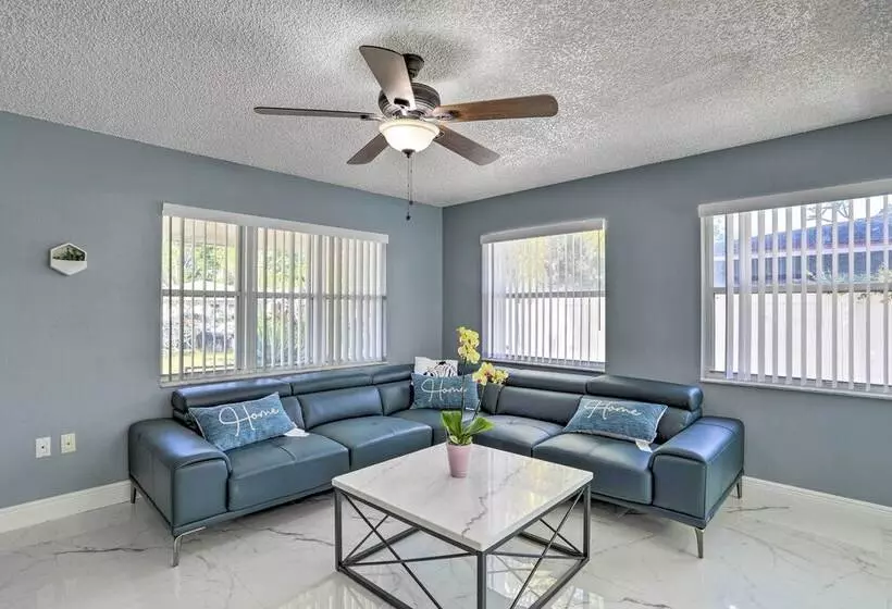 Modern Clearwater Home W/ Deck: 9 Mi To Beach