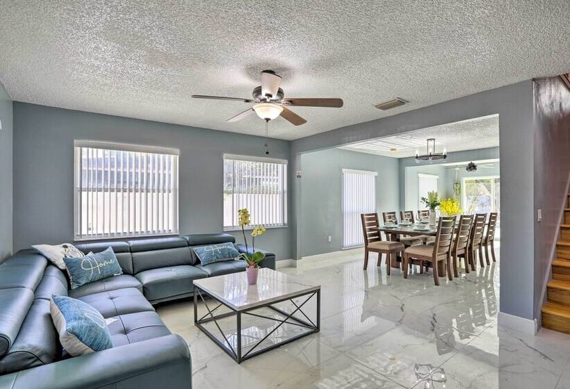 Modern Clearwater Home W/ Deck: 9 Mi To Beach
