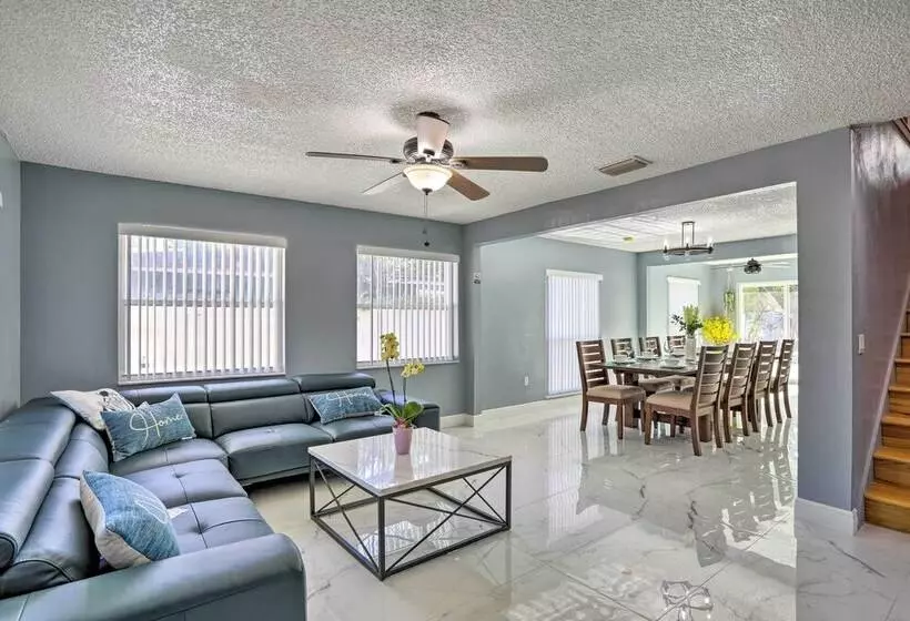 Modern Clearwater Home W/ Deck: 9 Mi To Beach