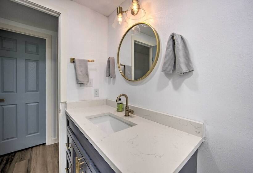 Modern Lakefront Mabank Home W/ Pool Table!