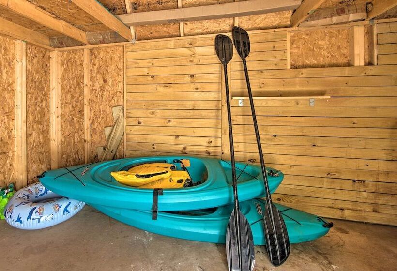 Modern Lakefront Mabank Home W/ Pool Table!