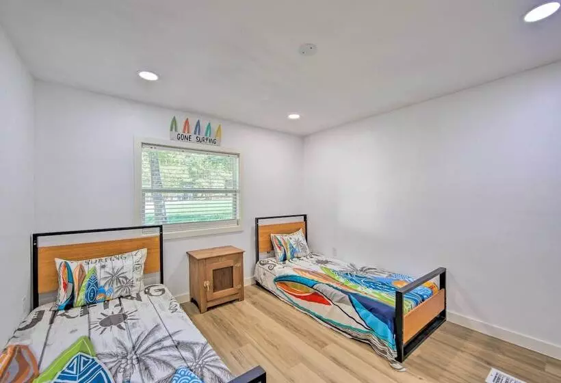 Modern Lakefront Mabank Home W/ Pool Table!