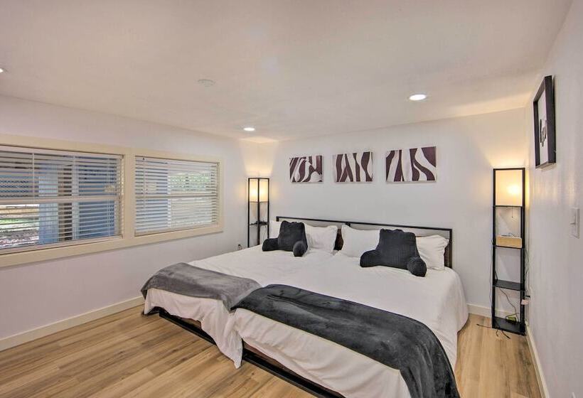 Modern Lakefront Mabank Home W/ Pool Table!