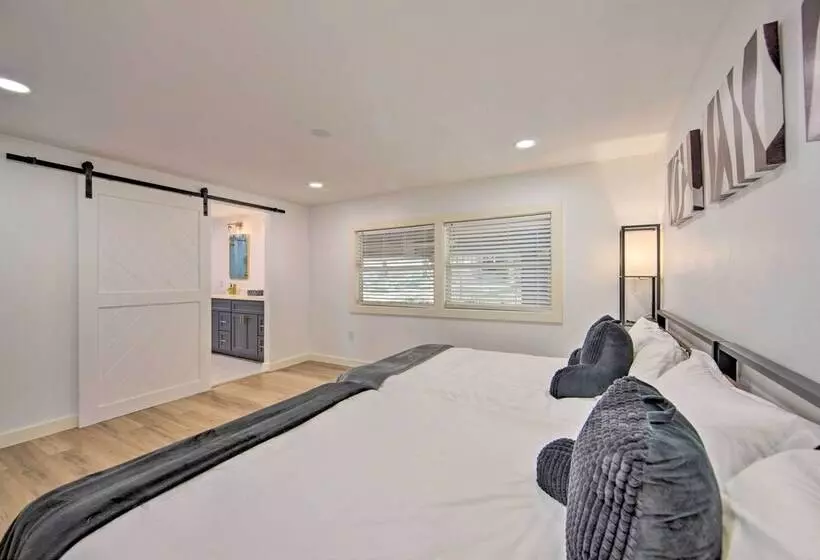 Modern Lakefront Mabank Home W/ Pool Table!