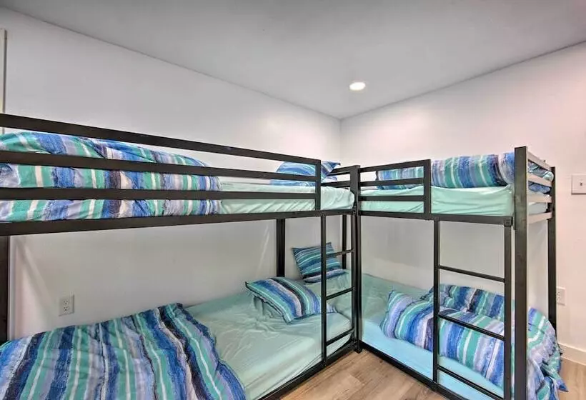 Modern Lakefront Mabank Home W/ Pool Table!