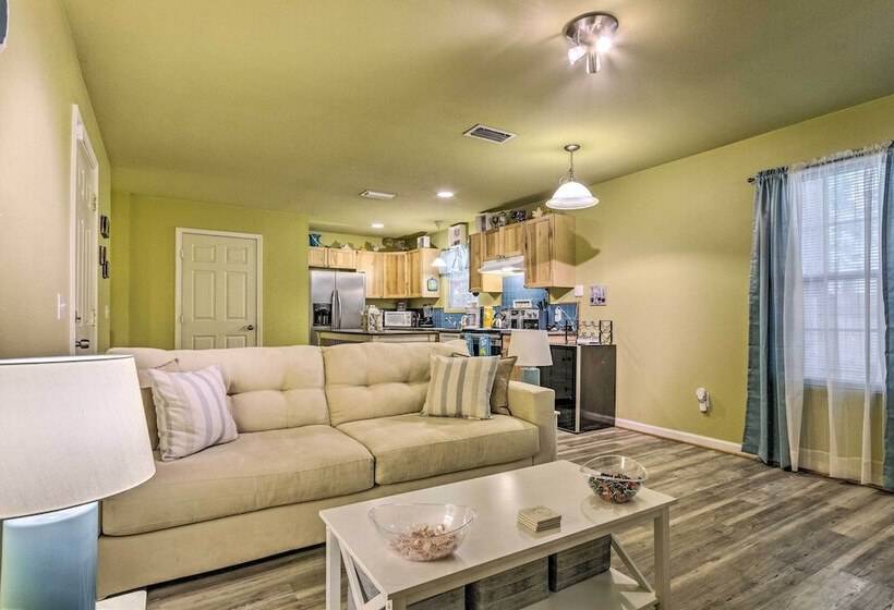 Navarre Beach House: Minutes To Restaurants!