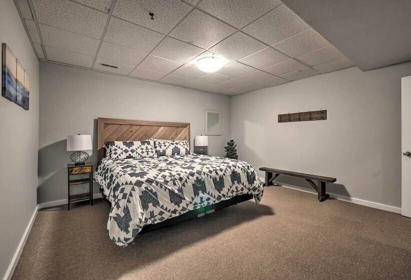 The Red Pine Cabin  W/ Private Pond & Dock!