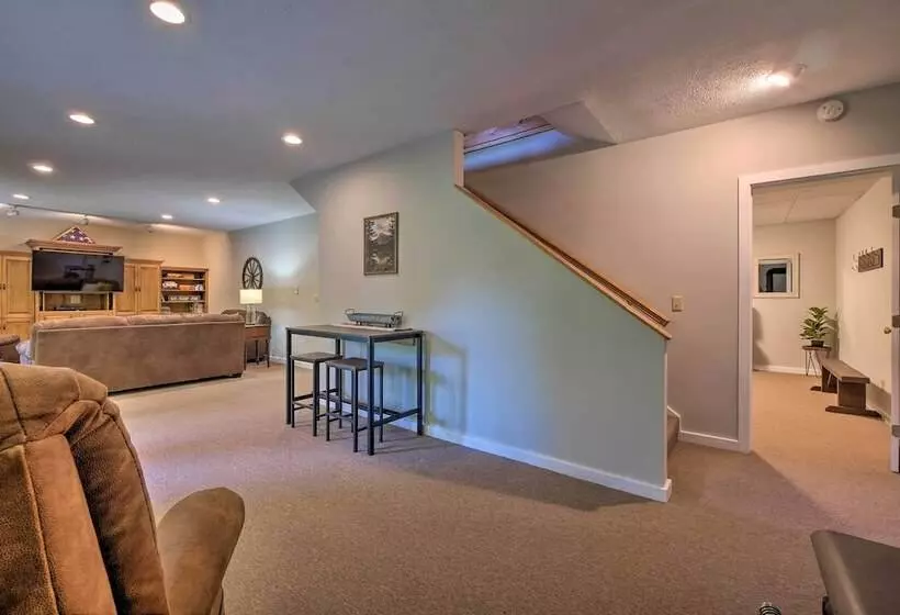 The Red Pine Cabin  W/ Private Pond & Dock!