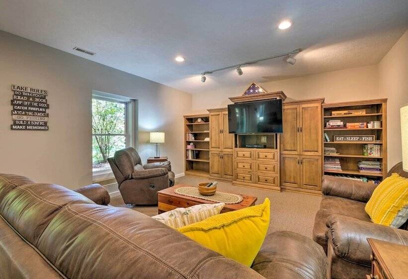 The Red Pine Cabin  W/ Private Pond & Dock!