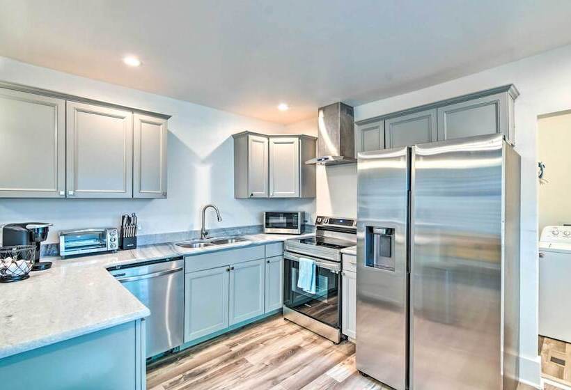 Pet Friendly Fayetteville Home W/ Fenced Yard