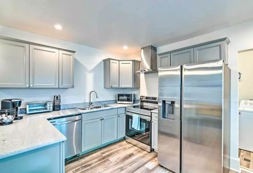 Pet Friendly Fayetteville Home W/ Fenced Yard