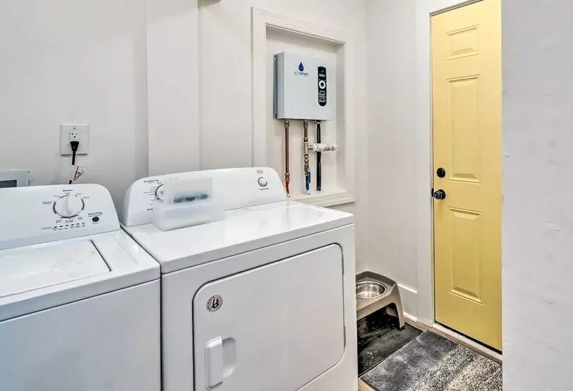 Pet Friendly Fayetteville Home W/ Fenced Yard