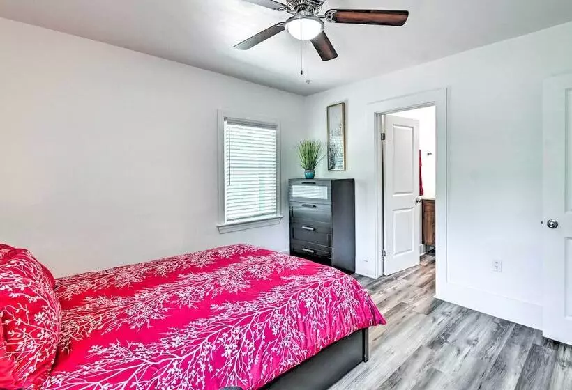 Pet Friendly Fayetteville Home W/ Fenced Yard