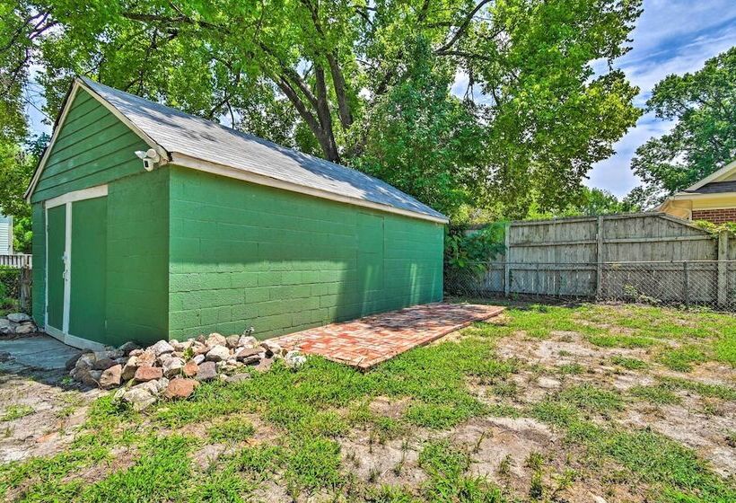 Pet Friendly Fayetteville Home W/ Fenced Yard