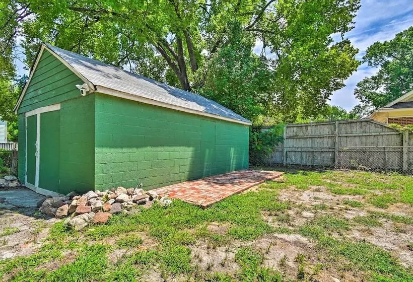 Pet Friendly Fayetteville Home W/ Fenced Yard