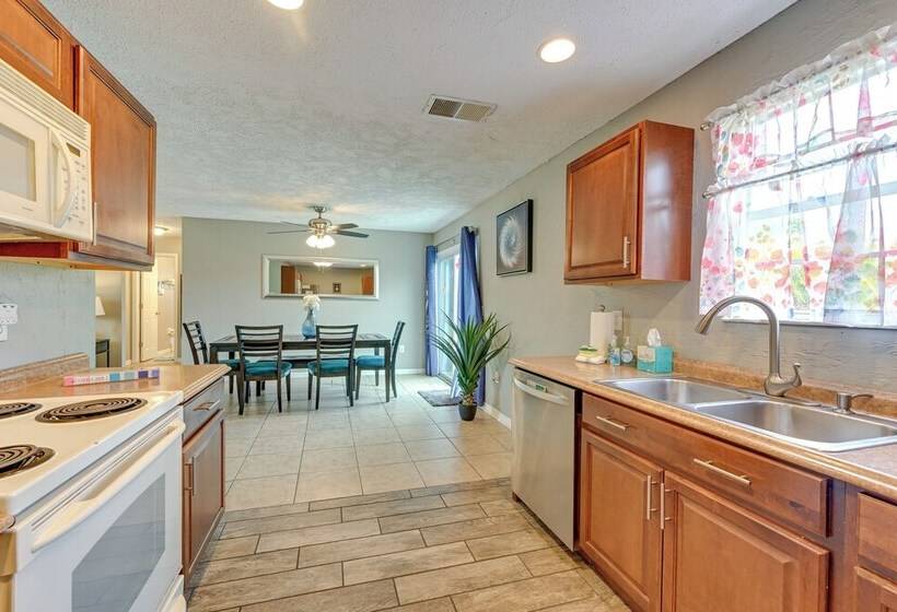 Dog Friendly Home W/ Yard ~ 6 Miles To The Beach!