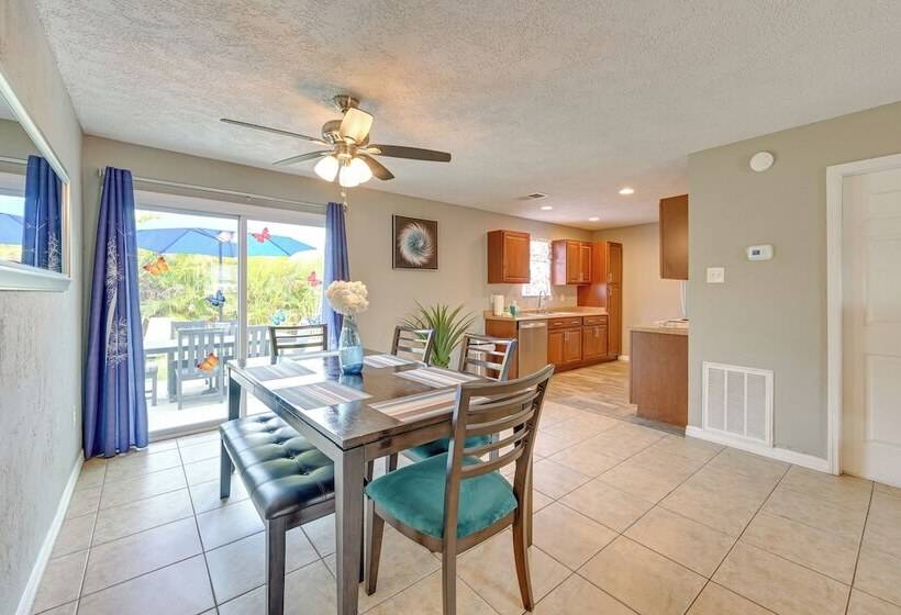 Dog Friendly Home W/ Yard ~ 6 Miles To The Beach!