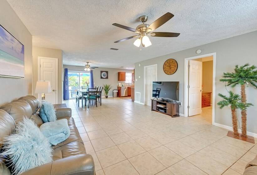 Dog Friendly Home W/ Yard ~ 6 Miles To The Beach!