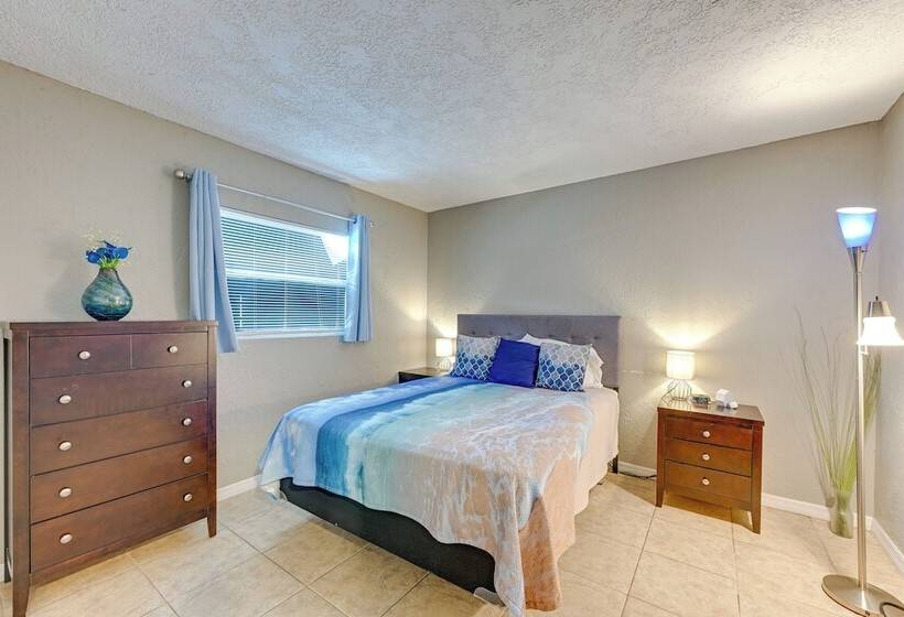 Dog Friendly Home W/ Yard ~ 6 Miles To The Beach!