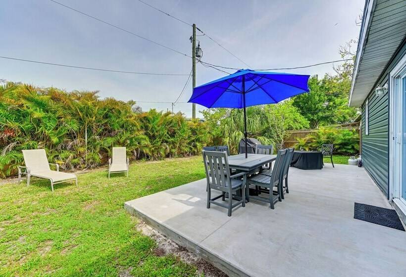Dog Friendly Home W/ Yard ~ 6 Miles To The Beach!