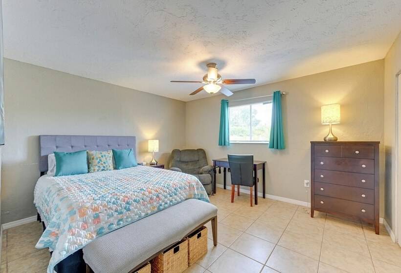 Dog Friendly Home W/ Yard ~ 6 Miles To The Beach!