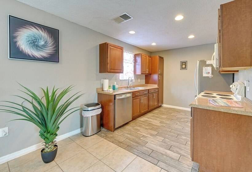 Dog Friendly Home W/ Yard ~ 6 Miles To The Beach!