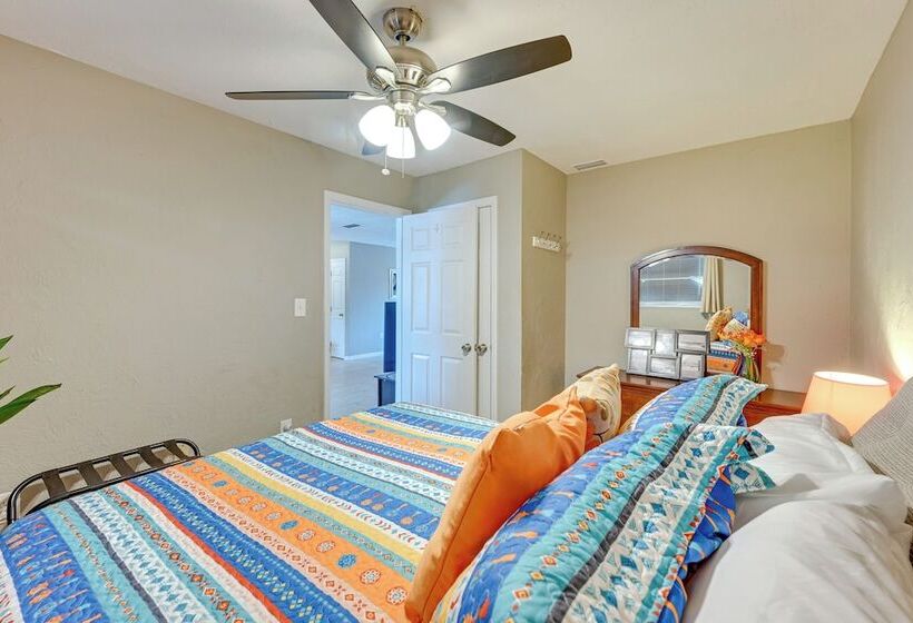 Dog Friendly Home W/ Yard ~ 6 Miles To The Beach!