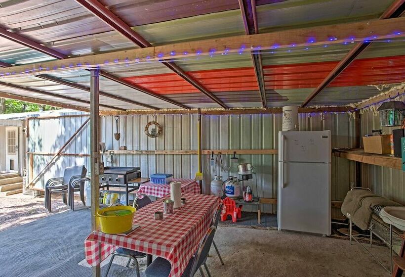 Pet Friendly Kingston Home W/ Deck & Fire Pit