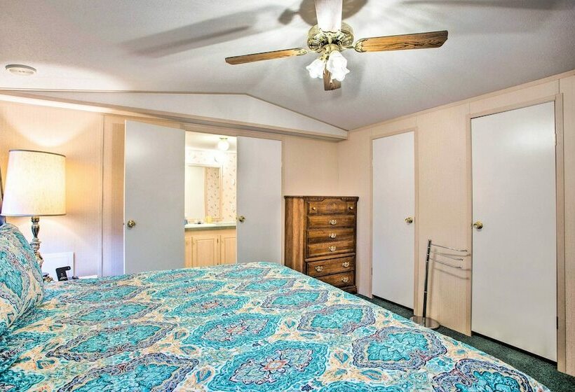 Pet Friendly Kingston Home W/ Deck & Fire Pit