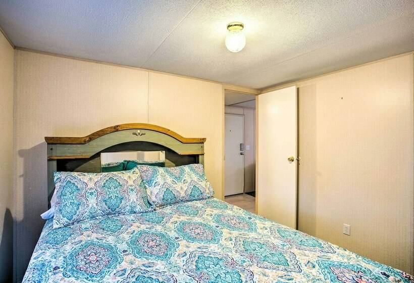 Pet Friendly Kingston Home W/ Deck & Fire Pit