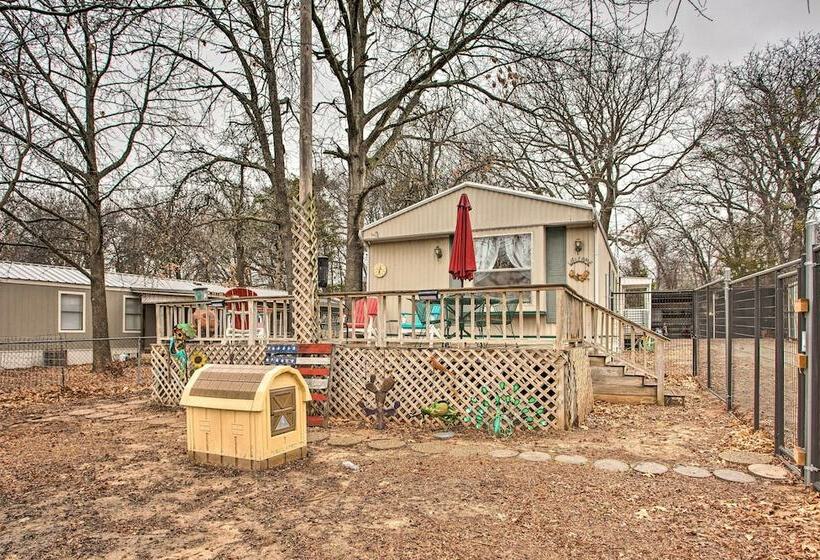 Pet Friendly Kingston Home W/ Deck & Fire Pit