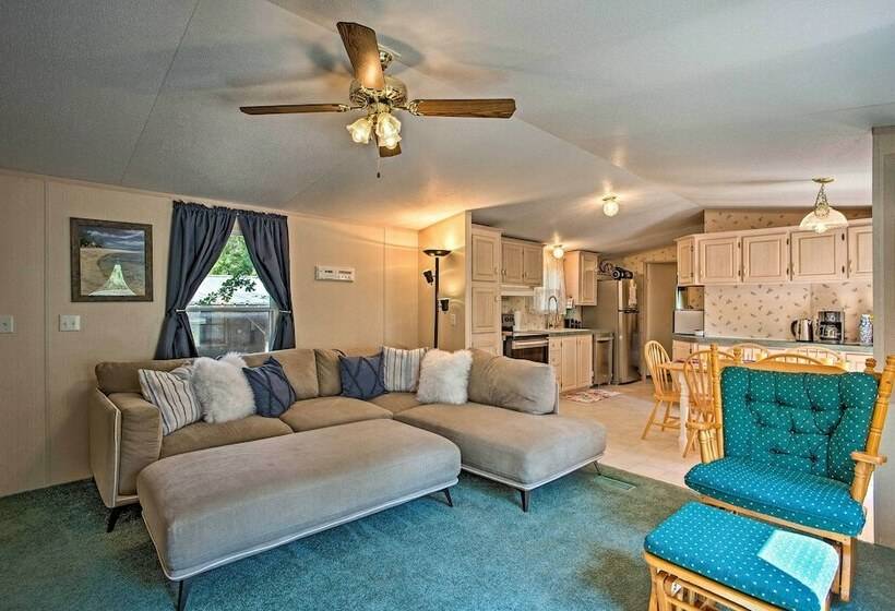 Pet Friendly Kingston Home W/ Deck & Fire Pit