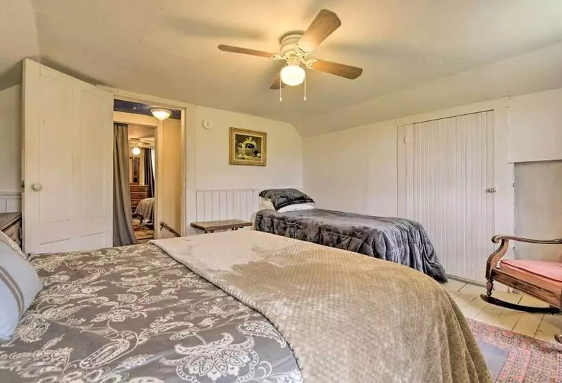 Pet Friendly Roxbury Farmhouse On 350 Acres!