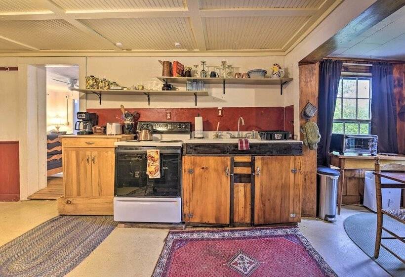 Pet Friendly Roxbury Farmhouse On 350 Acres!