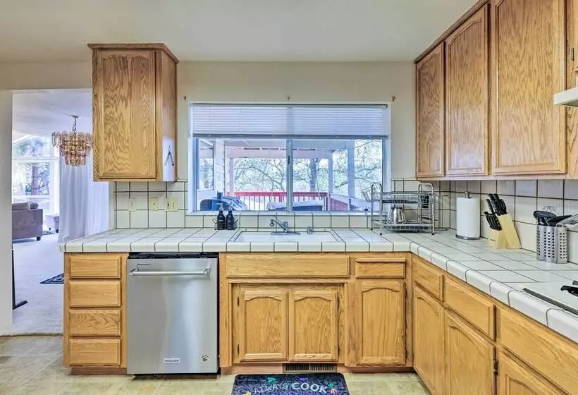 Pine Mountain Lake Home W/ Decks, Golf Course View