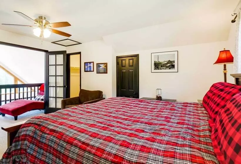 Roomy Alma Cabin W/ Pool Table: Ski, Hike, & Fish!